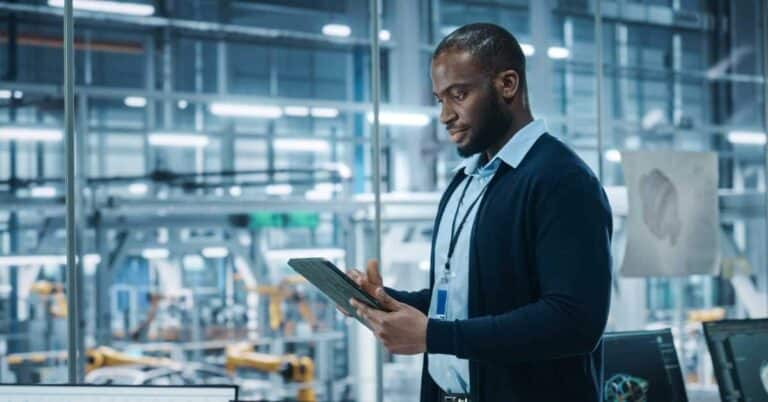 manufatcuring plant worker using tablet